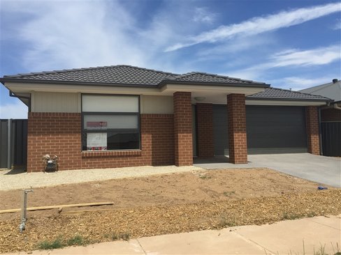 10 Parkview Boulevard, HUNTLY VIC 3551