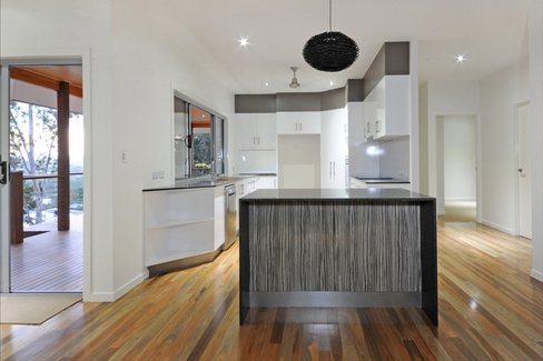 10 Raddle Court, CANNONVALE QLD 4802