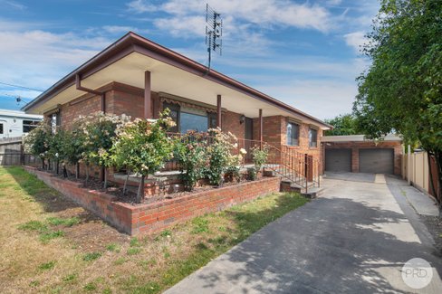 10 Raymond Cresent, BROWN HILL VIC 3350