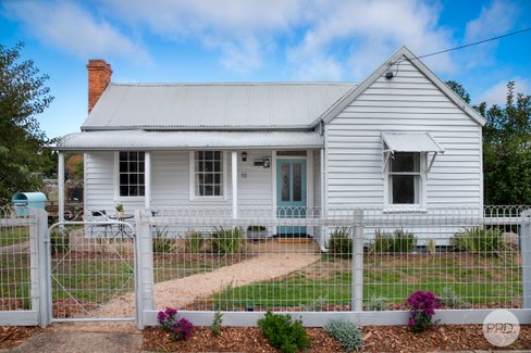 10 Reed Street, CRESWICK VIC 3363