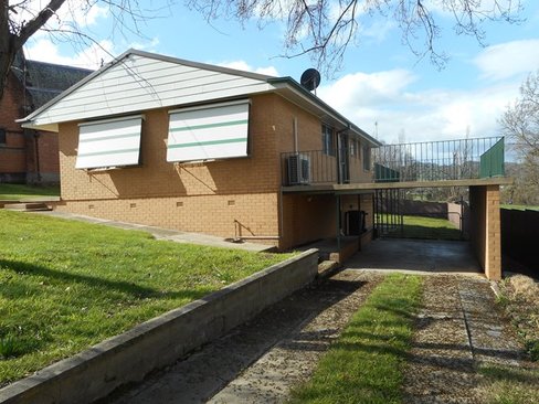 10 River Street, TUMUT NSW 2720