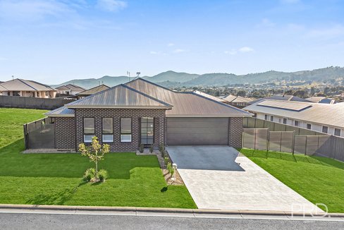 10 Sea Eagle Avenue, TAMWORTH NSW 2340