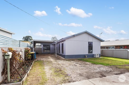 10 Sparrowhawk Road, LONG GULLY VIC 3550