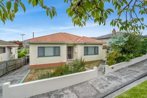 10 Sunnyside Road, LINDISFARNE TAS 7015