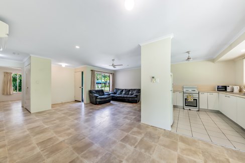 10 Teague Terrace, CANNONVALE QLD 4802