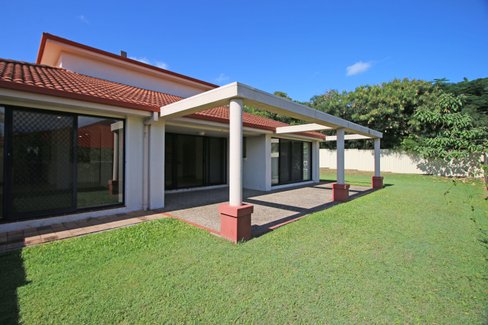 10 Tee Trees Boulevard, ARUNDEL QLD 4214