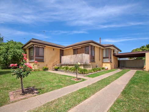 10 Temerloh Avenue, TOLLAND NSW 2650