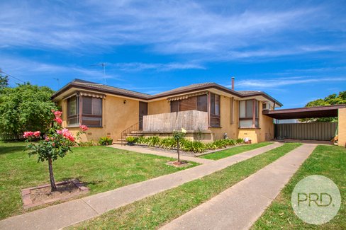 10 Temerloh Avenue, TOLLAND NSW 2650