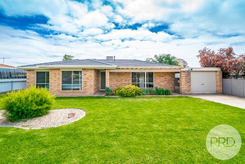10 Warrambool Crescent, GLENFIELD PARK NSW 2650