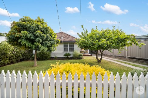 10 William Street, LONG GULLY VIC 3550