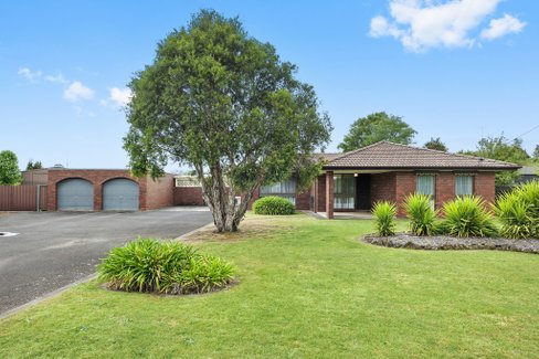 10 Woolway Court, DELACOMBE VIC 3356