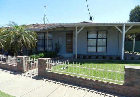 10 Yorkshire Crescent, SHEPPARTON VIC 3630