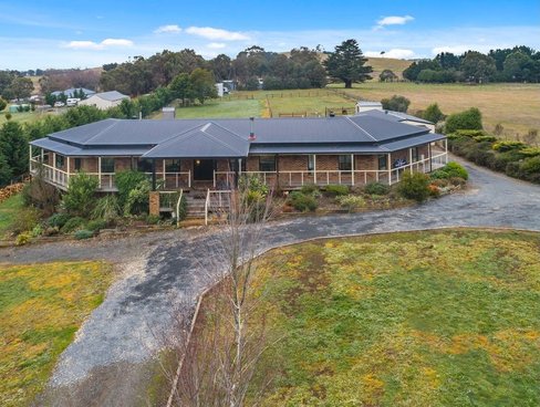 100 Donovans Road Woodend 3442