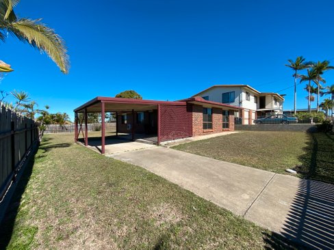 100 Malpas Street, BOYNE ISLAND QLD 4680