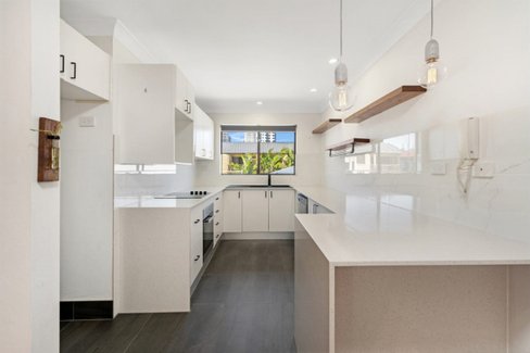 10/1931 Gold Coast Higway, Burleigh Heads QLD 4220