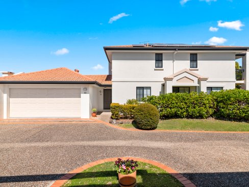 10/2 Beachcomber Court, BURLEIGH WATERS QLD 4220