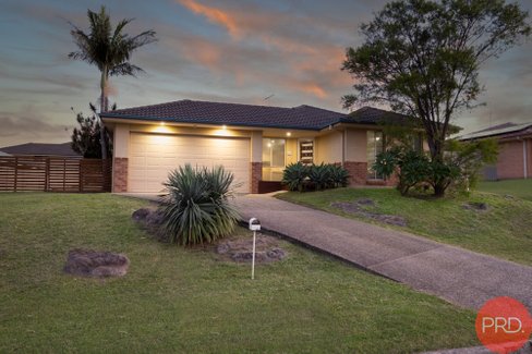 102 Budgeree Drive, ABERGLASSLYN NSW 2320