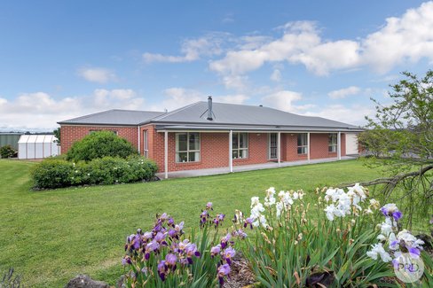 102 Haddon School Road, HADDON VIC 3351