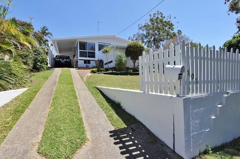 102. Kindra Avenue, SOUTHPORT QLD 4215