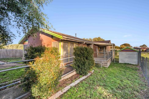 102 Leawarra Crescent  Delacombe 3356