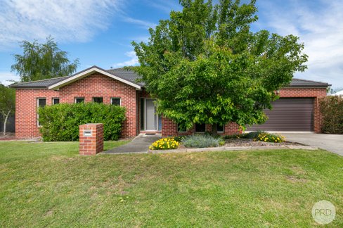 102 Sweeney Street, BLACK HILL VIC 3350