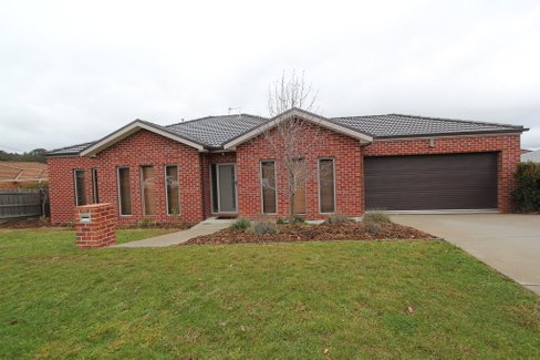 102 Sweeney Street, BLACK HILL VIC 3350