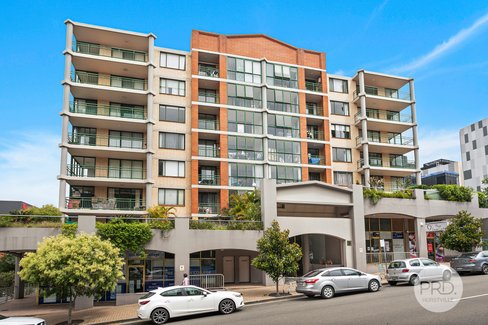 102/25 Park Rd ( Entrance Via Woodville St ), HURSTVILLE NSW 2220