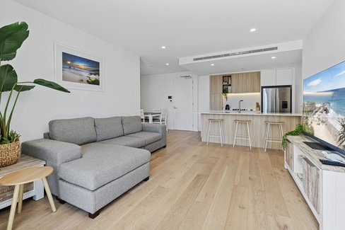 102/6 second Avenue, Burleigh Heads QLD 4220