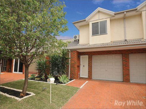 10 3 McKelvie Court Glen Waverley 3150