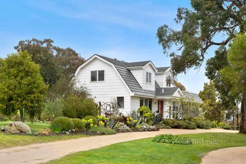 104 Foxes Lane Kyneton 3444