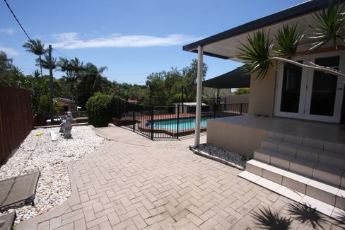 104 Kindra Avenue, SOUTHPORT QLD 4215