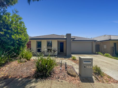 104 Warralily Boulevard  Armstrong Creek 3217