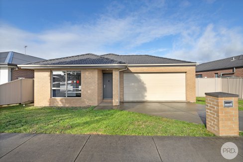 105 Ascot Gardens Drive, DELACOMBE VIC 3356