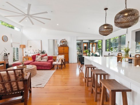 105 Leyte Avenue, PALM BEACH QLD 4221