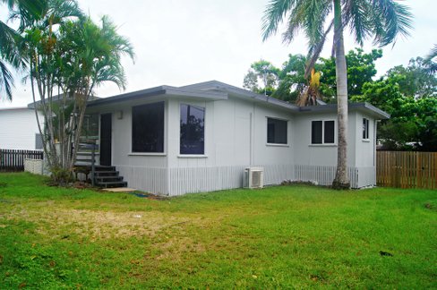 105 Shute Harbour Road, CANNONVALE QLD 4802