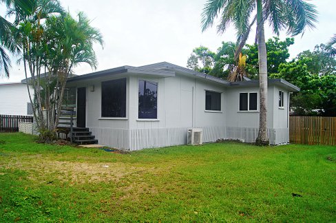 105 Shute Harbour Road, CANNONVALE QLD 4802
