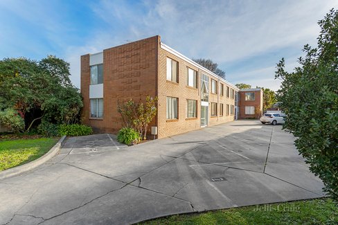 10/5 Simpson Street Northcote 3070