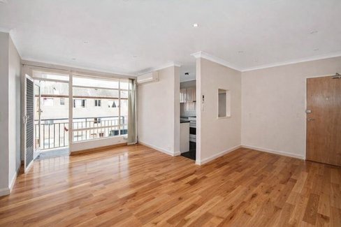 10/6 Barber Avenue, EASTLAKES