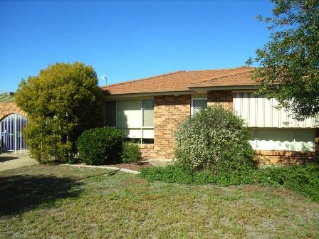 107 Undurra Drive, GLENFIELD PARK NSW 2650