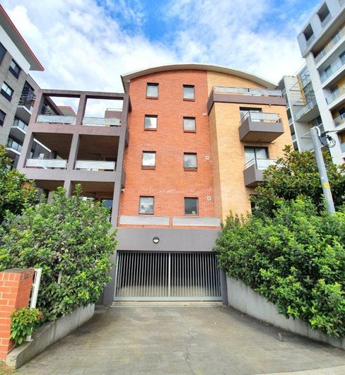 10/8 Castlereagh Street, LIVERPOOL NSW 2170