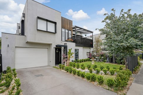 10/8 Salmon Street Mentone 3194