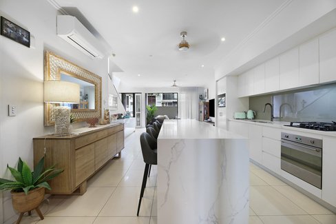 10/9 Moores Crescent, Varsity Lakes QLD 4227