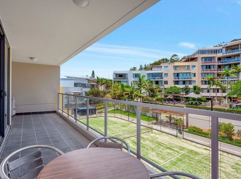 1090/1 Ocean Street, Burleigh Heads QLD 4220