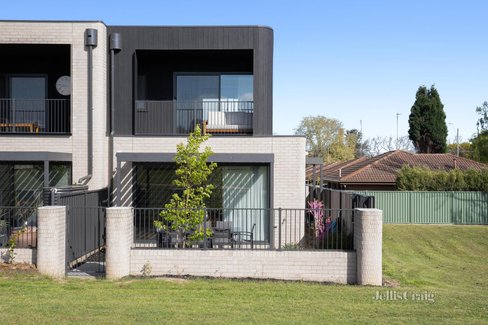 10 906 Lydiard Street North Ballarat North 3350