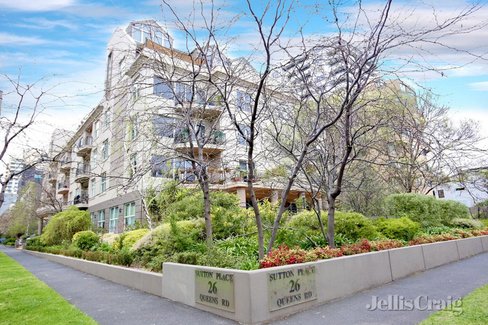 109/26 Queens Road Melbourne 3004