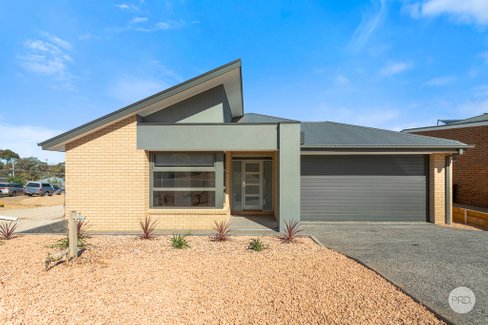 11 Alfreda Place, GOLDEN SQUARE VIC 3555