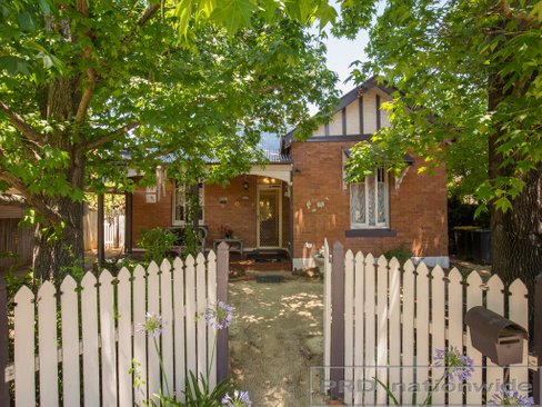 11 Allan Street, LORN NSW 2320