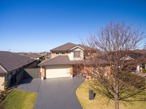 11 Athanlin Avenue, HAYWARDS BAY NSW 2530