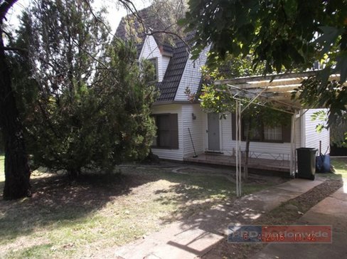 11 Birch Street, BATLOW NSW 2730