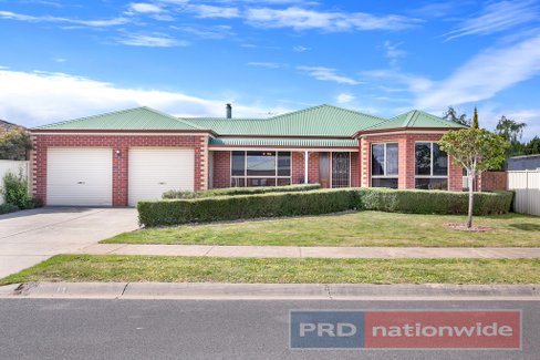 11 Bourbon Street, DELACOMBE VIC 3356